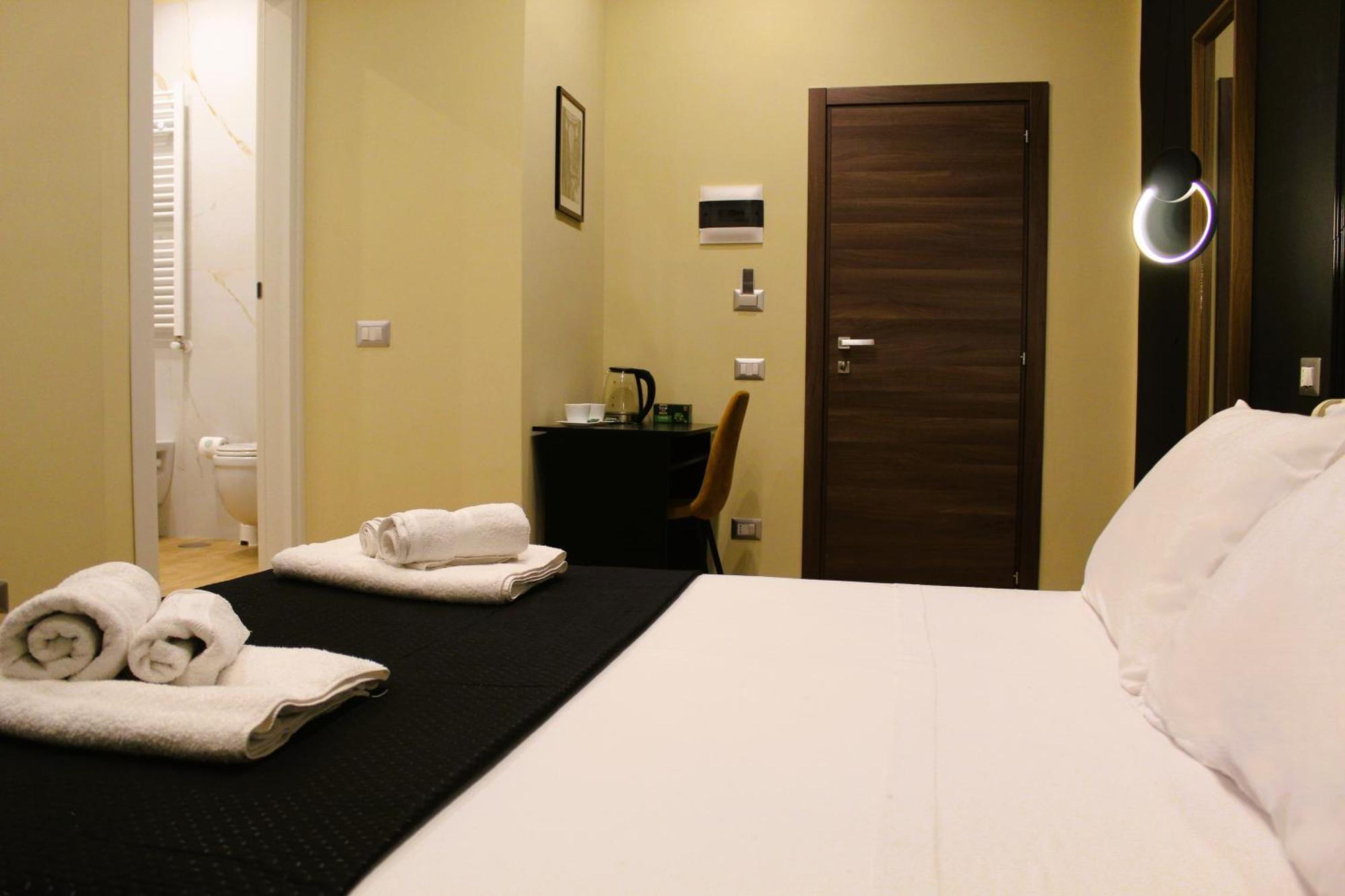 Blackwoody Contemporary Rooms - Napoli Centro Storico Via Toledo Dış mekan fotoğraf