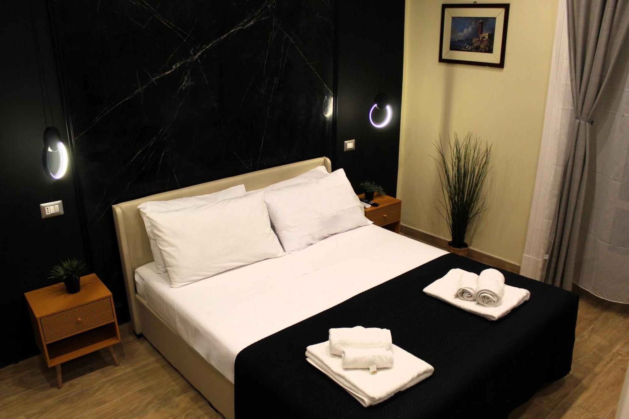 Blackwoody Contemporary Rooms - Napoli Centro Storico Via Toledo Dış mekan fotoğraf