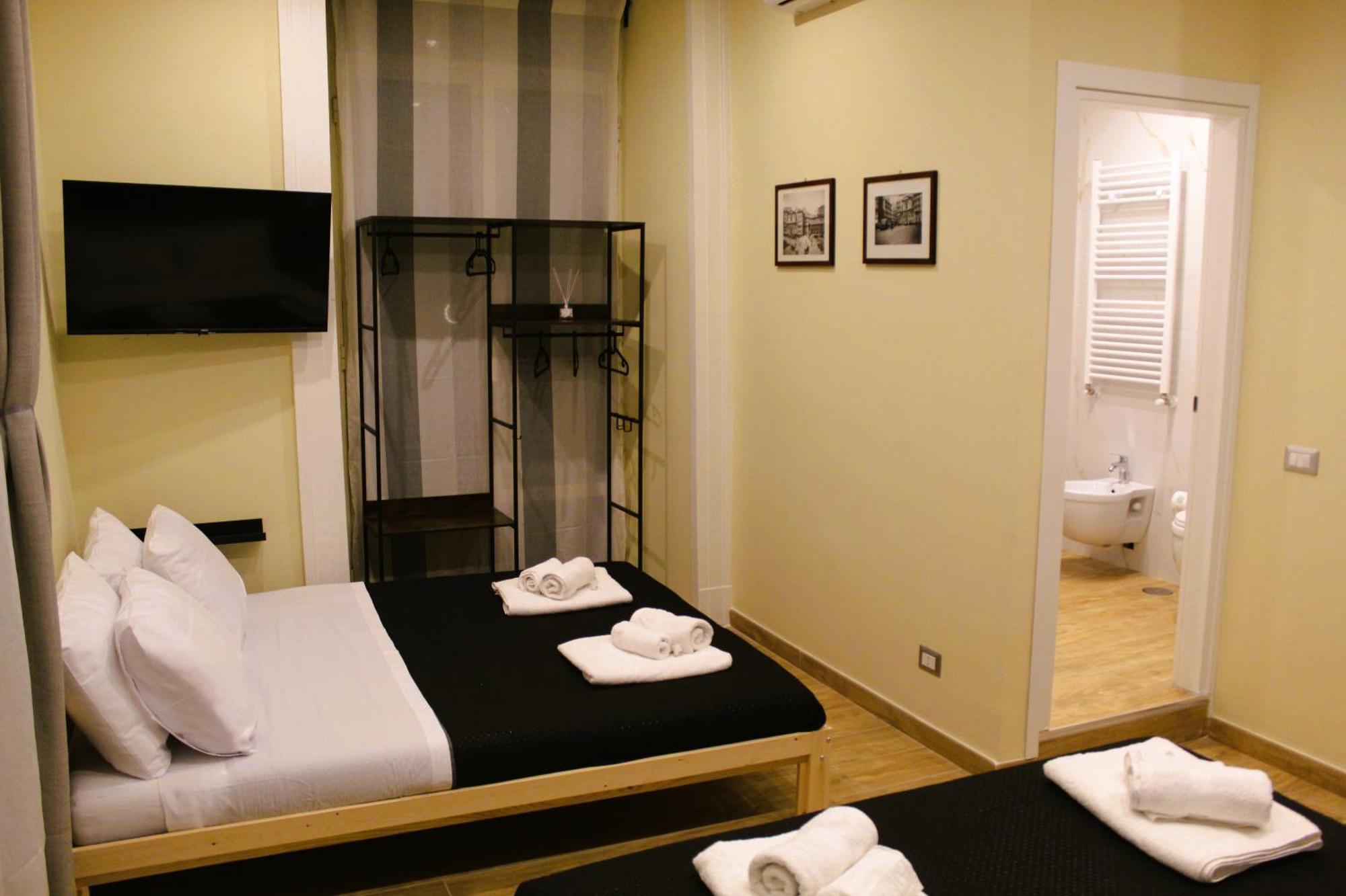 Blackwoody Contemporary Rooms - Napoli Centro Storico Via Toledo Dış mekan fotoğraf