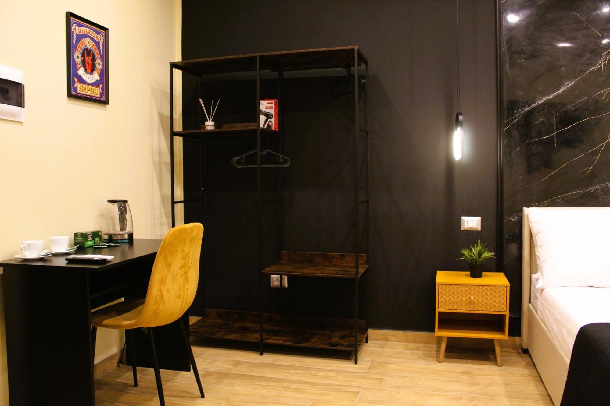 Blackwoody Contemporary Rooms - Napoli Centro Storico Via Toledo Dış mekan fotoğraf