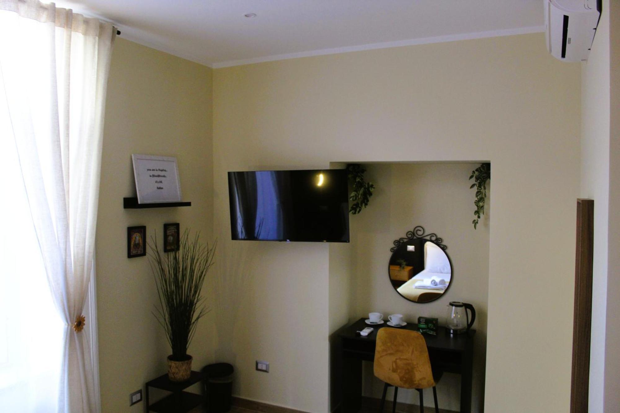 Blackwoody Contemporary Rooms - Napoli Centro Storico Via Toledo Dış mekan fotoğraf