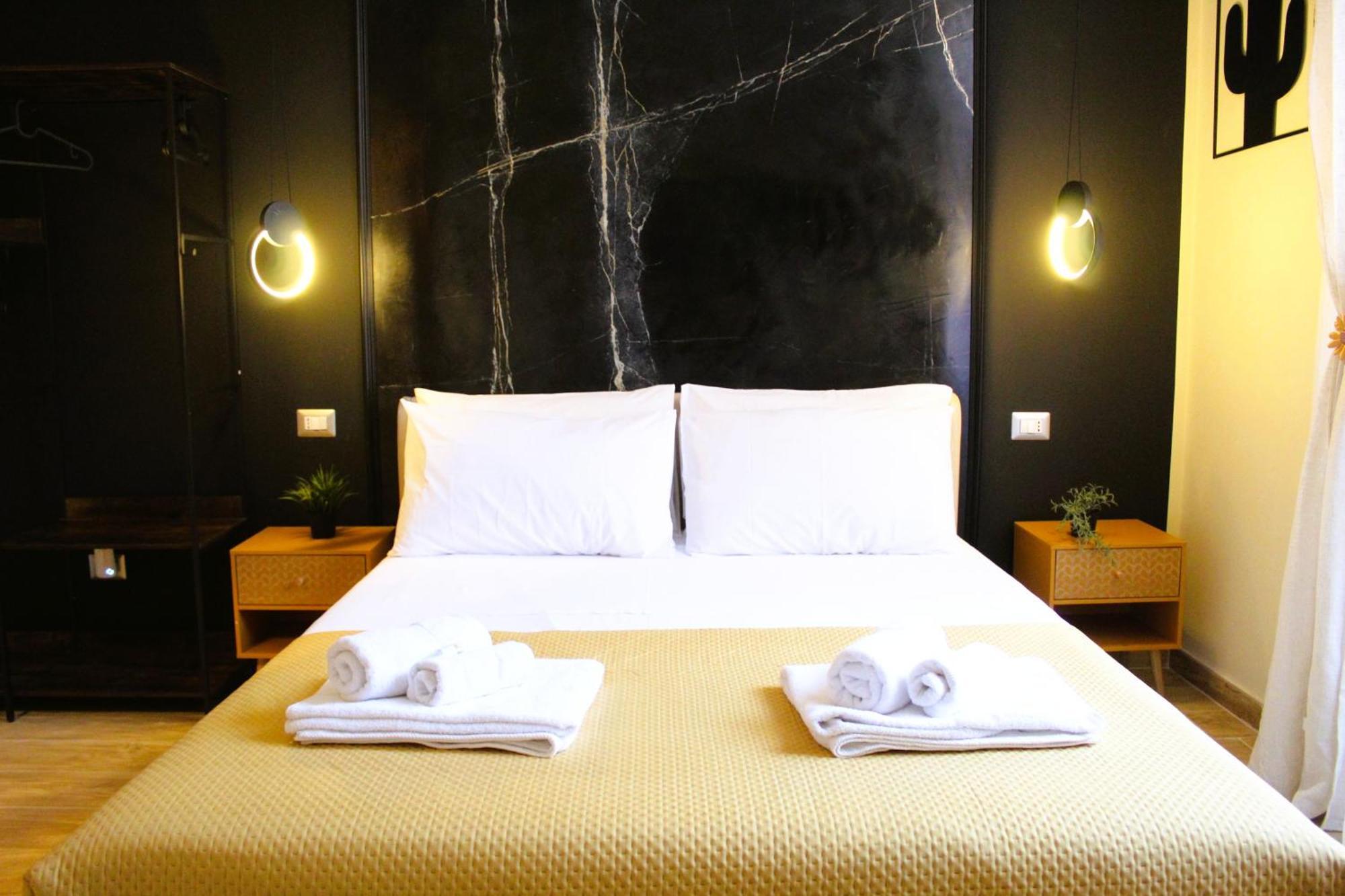 Blackwoody Contemporary Rooms - Napoli Centro Storico Via Toledo Dış mekan fotoğraf
