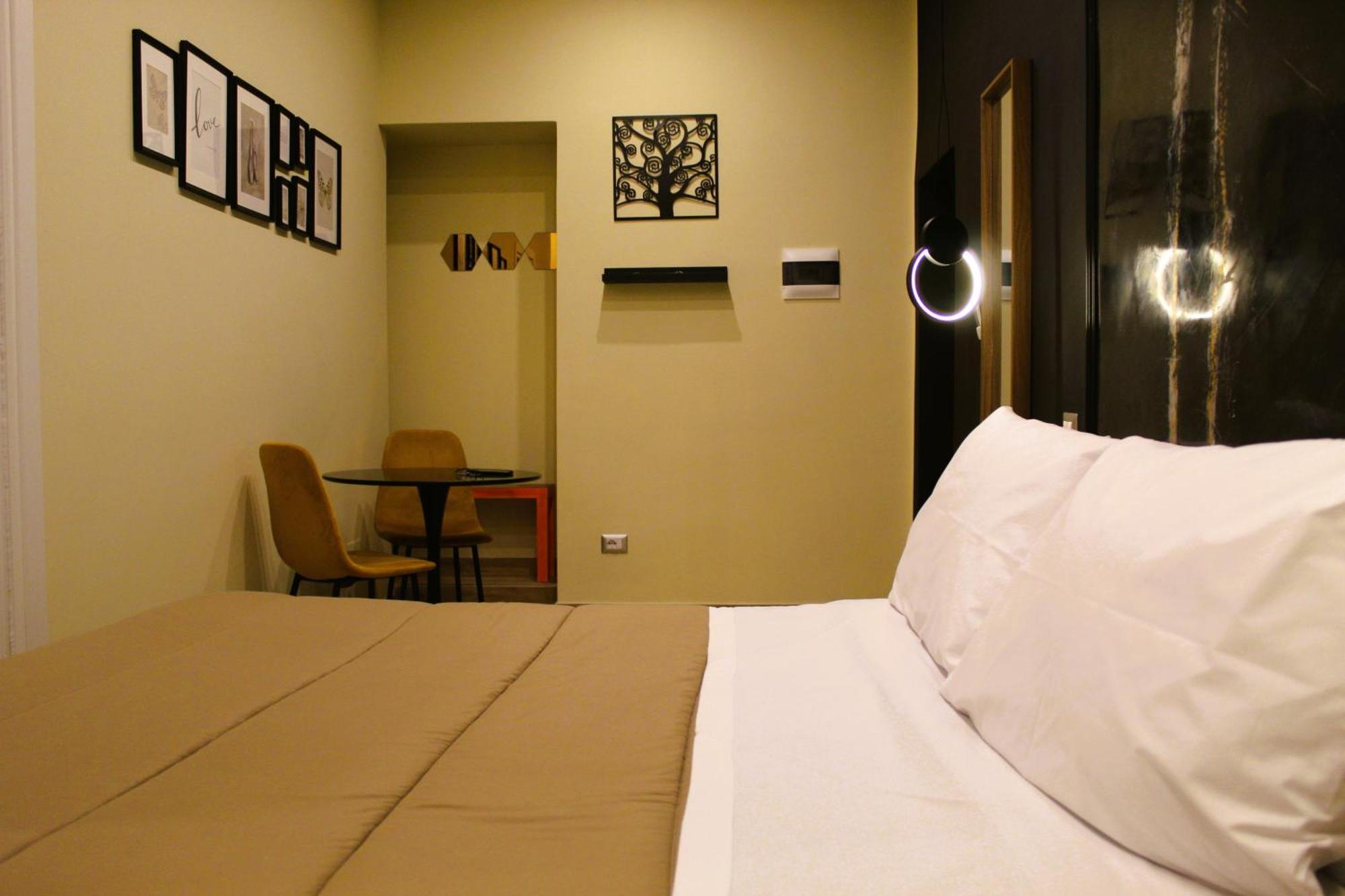 Blackwoody Contemporary Rooms - Napoli Centro Storico Via Toledo Dış mekan fotoğraf